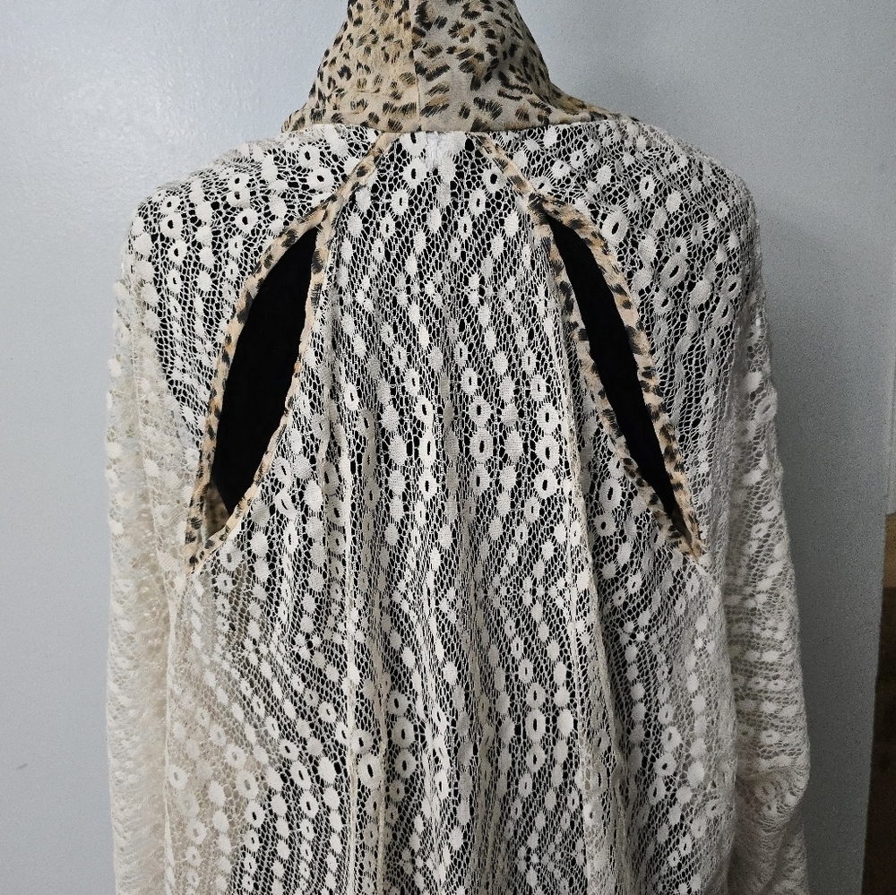 L Love Size Large Leopard Creme Lace Open Front Cardigan - Picture 8 of 11